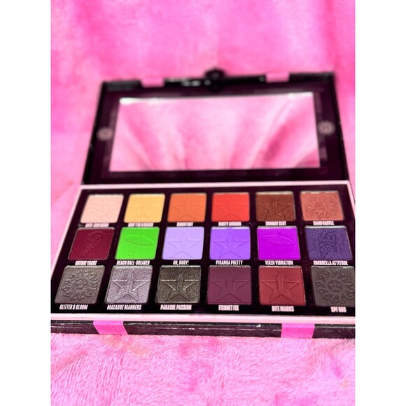 New! Gothic Beach Eyeshadow Palette Jeffree Star Rare Vaulted BNIB NWT HTF - Picture 6 of 9